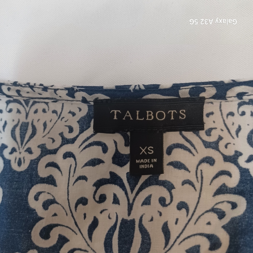 Talbots women  Size XS Blue and White Embroidered 3/4 Sleeve Blouse. 100% Cotton - Picture 2 of 11